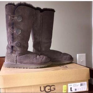 UGG Australia Bailey Button Triplet - Size 9 EUC